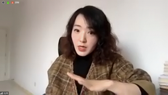 女人在房间里描述已自动生成 女人在房间里描述已自动生成
